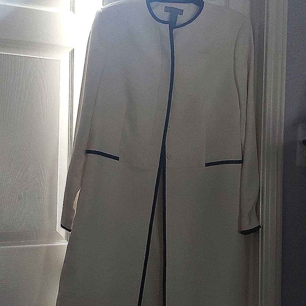 Kate Hill sz 8 dress coat. Beige with Blk leather trim used only twice..